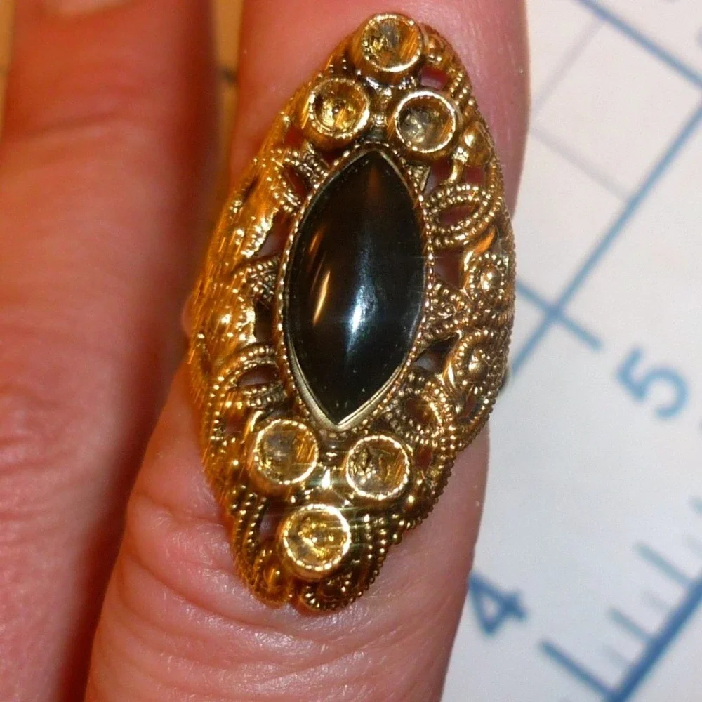 Vintage Gold Tone Black Cabochon Filigree Marquise Statement Ring sz 6-7